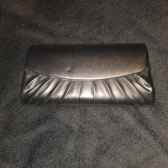 Silver Clutch - Picture 1 of 6